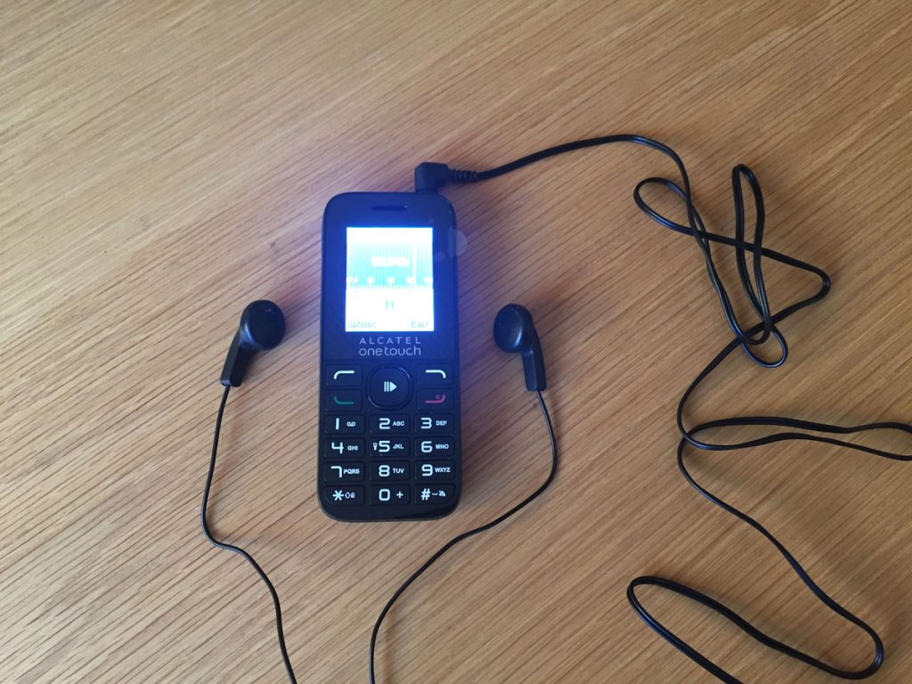 10-Alcaltel-onetouch-2036x-unboxing-radio-works