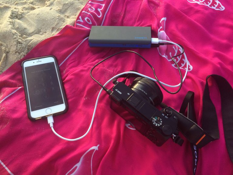 How to charge the Sony camera A6000 battery with a powerbank