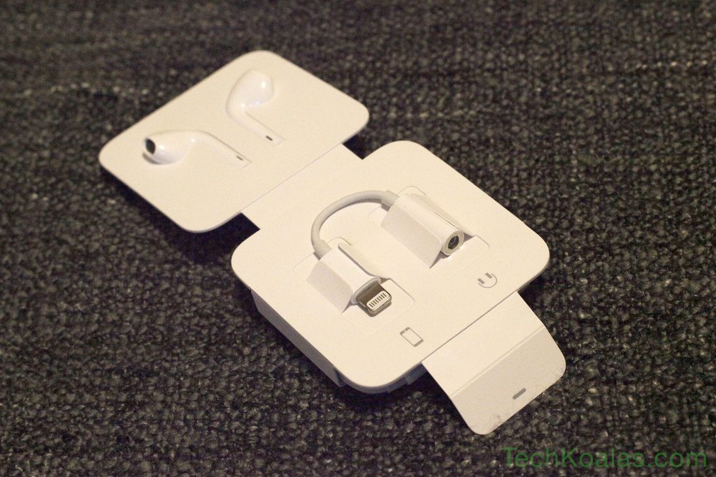 iPhone 7 lightning to headphone jack adapter
