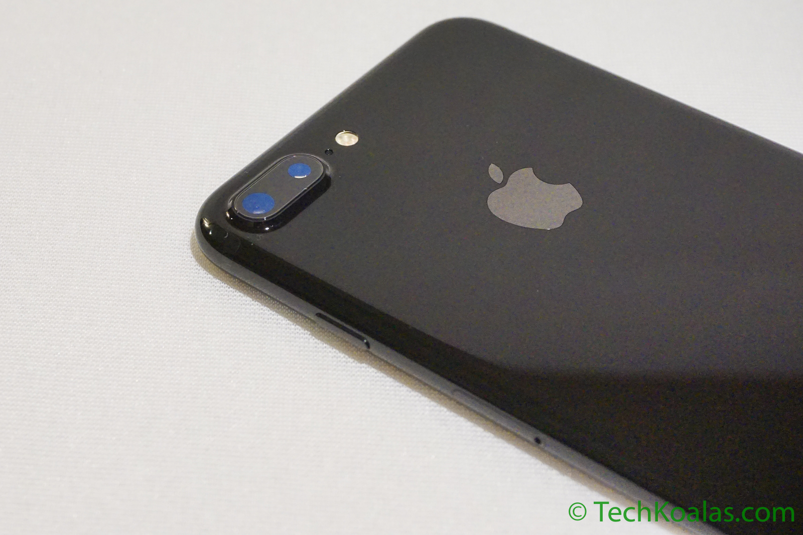 Genuine Apple iPhone 7 Plus Jet Black Box with accessories REF F03 UK model 