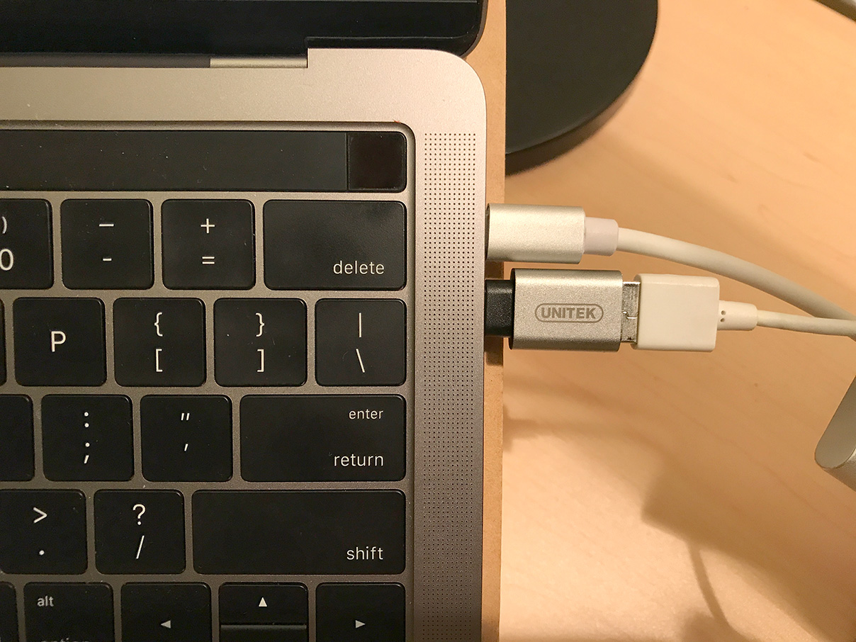 Появился первый в мире переходник USB-C для наушников Lightning